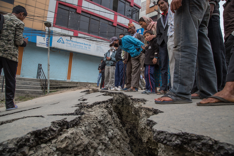 Illustration for article titled Photos from the devastating 7.8 magnitude earthquake in Nepal